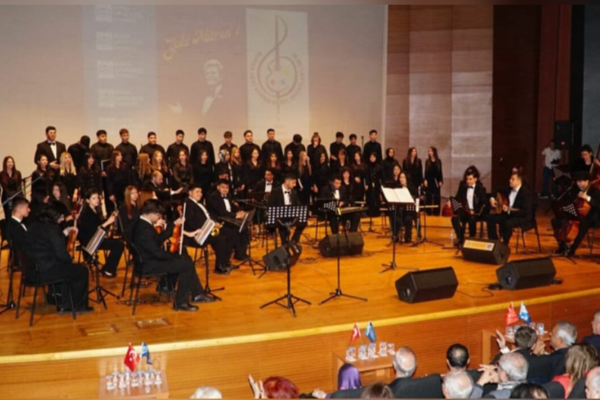 Sanatçı Zeki Müren, doğumunun 94. yılında düzenlenen Bursa’da düzenlenen etkinliklerle