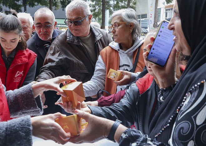 Mersin Büyükşehir Belediyesi; her kandil olduğu gibi Regaip Kandili’nde de