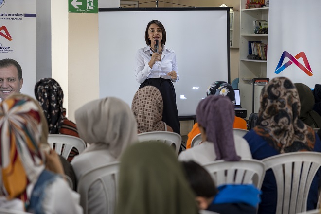 BÜYÜKŞEHİR VE ROTARY KULÜPLERİ İŞ BİRLİĞİYLE KADINLARA EĞİTİM PROGRAMI DÜZENLENDİ