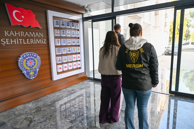 EVLERİ SOYAN ŞÜPHELİLER POLİSTEN KAÇAMADI