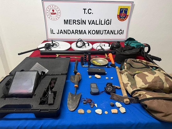 Mersin İl Jandarma Komutanlığı ekipleri kaçak kazı yapan (3) şüpheliyi