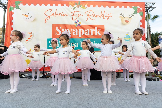 Yenişehir Belediyesi'nin Saya Park AVM iş birliğiyle düzenlediği Yılbaşı Festivali,