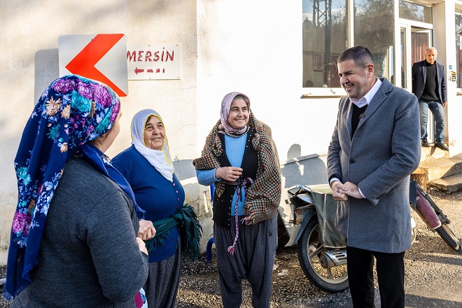Mezitli Belediye Başkanı Ahmet Serkan Tuncer, vatandaşlarla birebir temas kurmaya