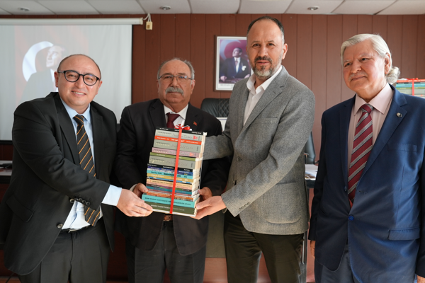 Erdemli Belediyesi ile Mersin Yazarlar Derneği (MYD) iş birliğinde düzenlenen