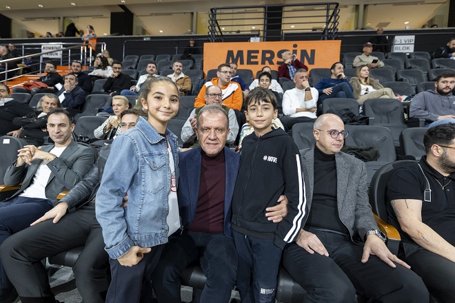 BAŞKAN SEÇER, MSK-GLİNT MANİSA BASKET KARŞILAŞMASINI İZLEDİ