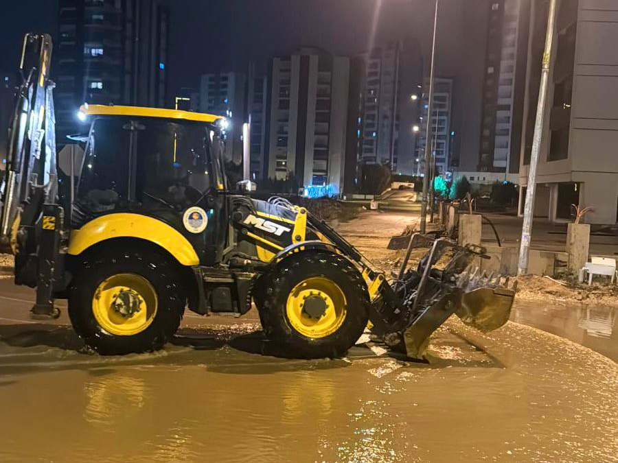 Yenişehir Belediyesi Yağışa Karşı Sahada