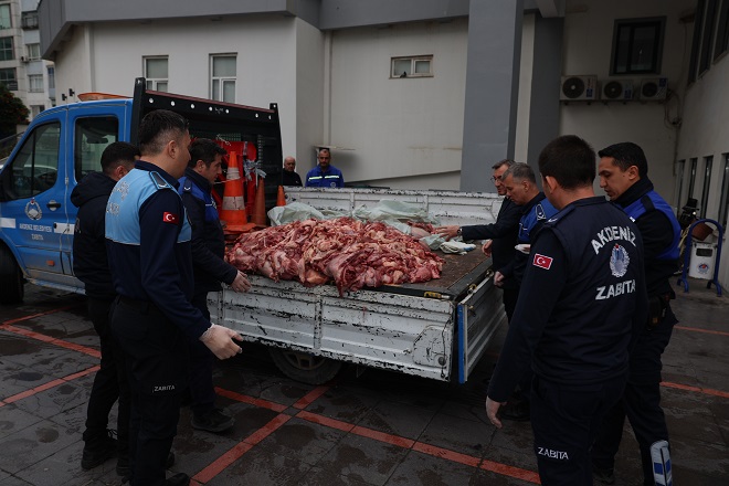 Mersin’in Akdeniz ilçesine bağlı Yakaköy Mevkii’nde emniyet noktasında gerçekleştirilen denetimlerde,
