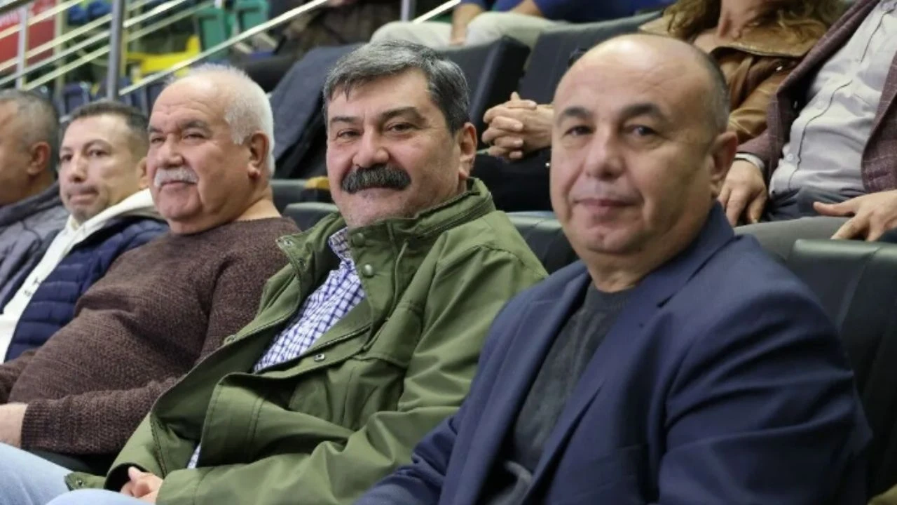 MERSİN- Arslanköy Dayanışma Derneği yemeğinde MHP’lilerin tutumu sonrası konuşan Başkan