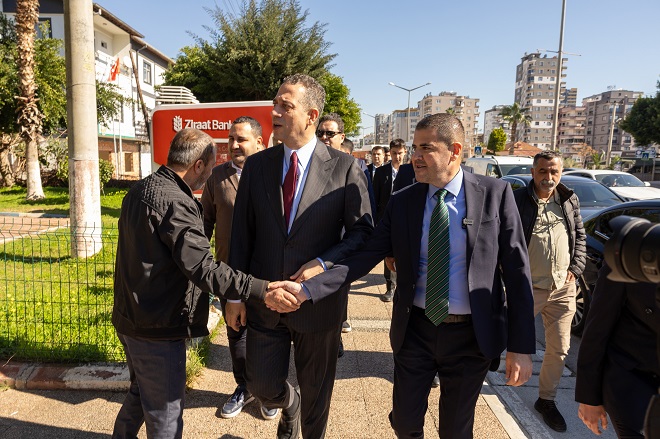 BAŞKAN TUNCER VE ALİ MAHİR BAŞARIR SAHADA Cumhuriyet Halk Partisi
