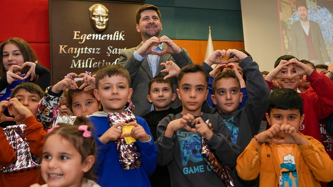 MERSİN-Tarsus Belediyesi’nin geleneksel dilek ağacı etkinliği, bu yıl da çocukların