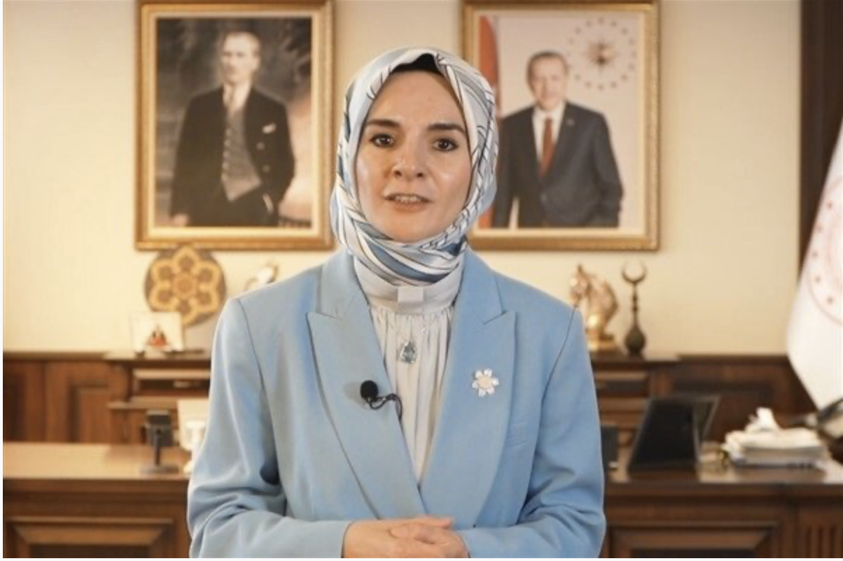 Aile ve Sosyal Hizmetler Bakanı Mahinur Özdemir Göktaş, yeni eğitim