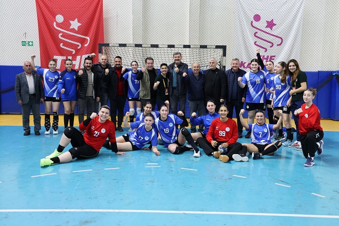 Toroslar Belediyesi Kadın Hentbol Takımı, sahadaki istikrarlı performansını galibiyetle taçlandırarak