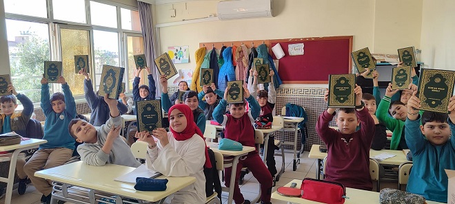 Mersin’in Anamur ilçesinde yürütülen “Dersimi Seçiyorum, Kur’an’ımı Alıyorum” ve “Hediyem