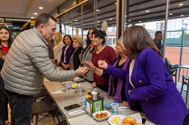 MERSİN-Yenişehir Belediye Başkanı Abdullah Özyiğit, 8 Mart Dünya Emekçi Kadınlar