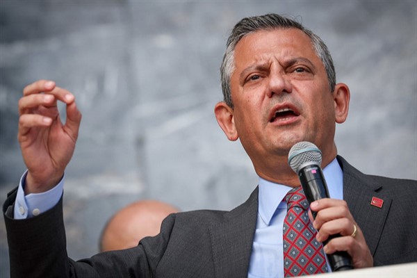 Cumhuriyet Halk Partisi (CHP) Genel Başkanı Özgür Özel, belediye başkanlarının