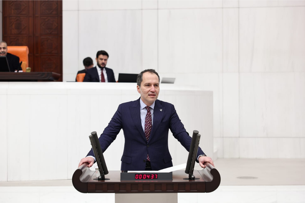 Erbakan: Erken seçim yapılmalı