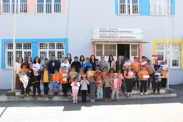 ÇOCUKLAR DİLEK AĞACI HEDİYELERİYLE BULUŞTU