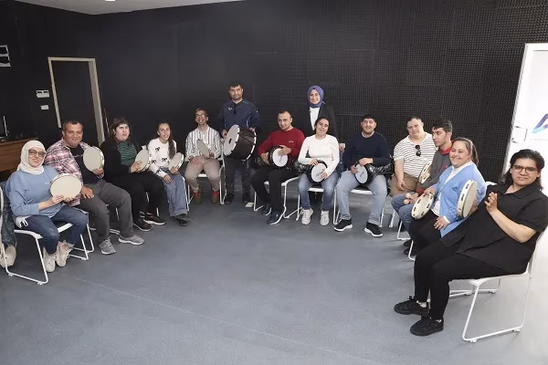 MERSİN BÜYÜKŞEHİR ENGELLERİ BU KEZ MÜZİĞİN RİTMİ İLE AŞIYOR