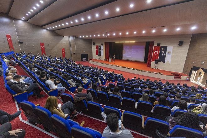 Öğrencileri hayatın her alanında destekleyen Mersin Büyükşehir Belediyesi, Yüksek Öğretim