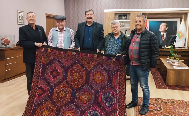 Mersin Toroslar Yörük Derneği kurucuları, Toroslar Belediye Başkanı Abdurrahman Yıldız’ı
