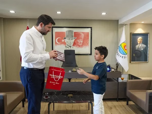 DÜNYA BİRİNCİSİNDEN BAŞKAN ALİ BOLTAÇ’A ZİYARET