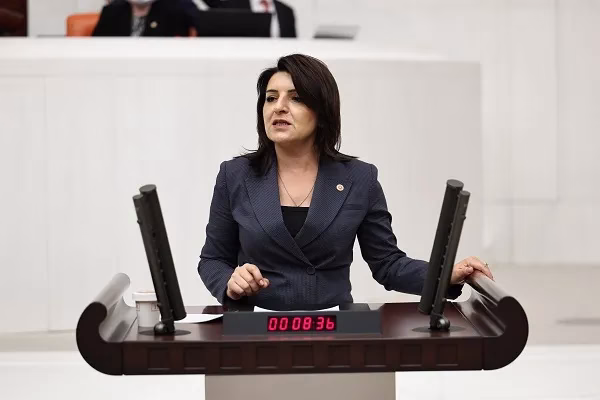 “EMEKLİ MAAŞI VE İKRAMİYESİYLE BİR KURBANLIK BİLE ALINAMIYOR”