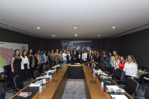 KADIN MUHTARLAR, BAŞKAN SEÇER’İ ZİYARET ETTİ