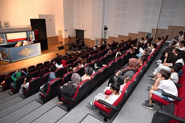 MERSİN BÜYÜKŞEHİR,  ÇOCUKLARI ‘HAYAL DÜNYASI’NIN RENGÂRENK SAHNESİNDE BULUŞTURDU