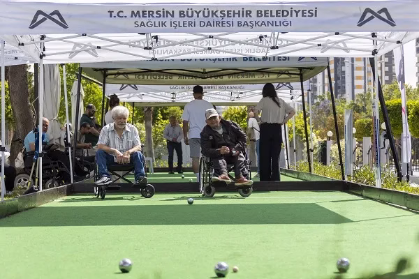 BÜYÜKŞEHİR’İN ENGELSİZ YAŞAM PARKI’NDA BOCCE HEYECANI YAŞANDI
