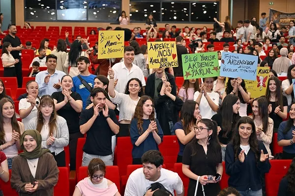 YKS ÖĞRENCİLERİ HEM DANS ETTİ HEM SINAV PROVASI YAPTI
