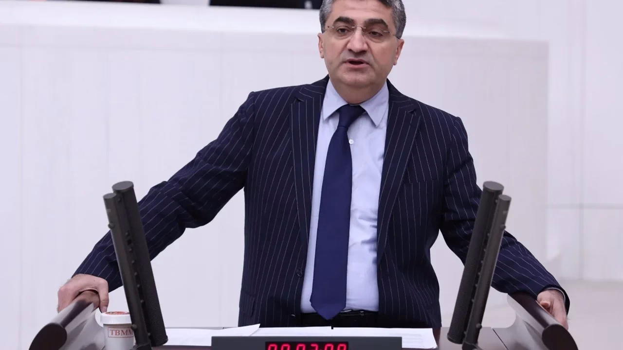 Ekmen’den Hızlı Tren İçin Teknoloji Eleştirisi