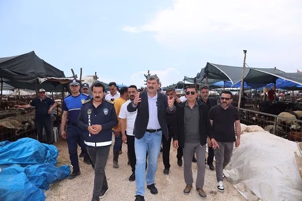 BAŞKAN YILDIZ KURBAN SATIŞ ALANINI ZİYARET ETTİ