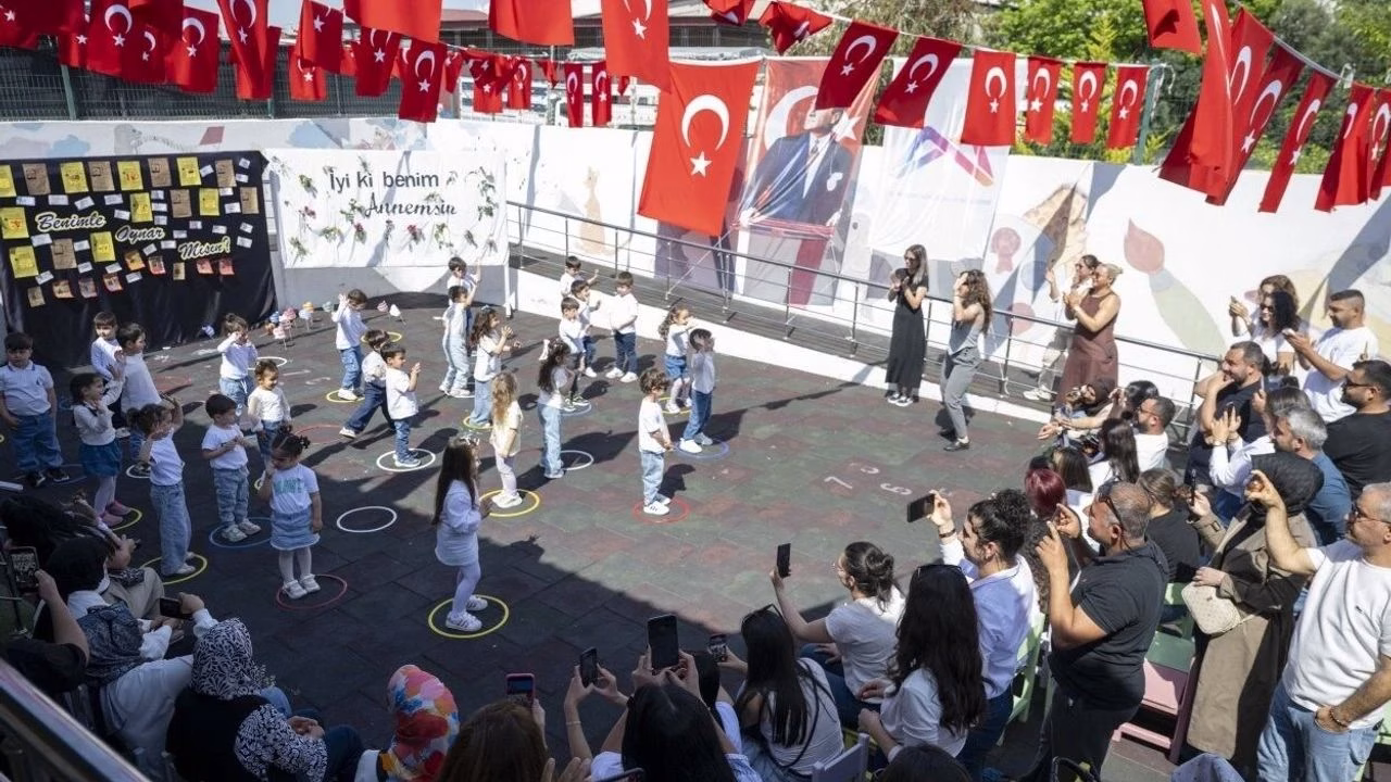 Mersin’de ‘Anneler Günü’ çocukların kahkahalarıyla kutlandı