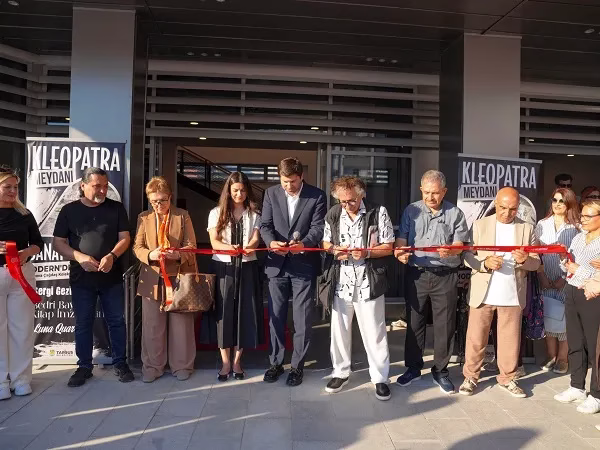 TARSUS’UN YENİ BULUŞMA NOKTASI KLEOPATRA MEYDANI AÇILDI