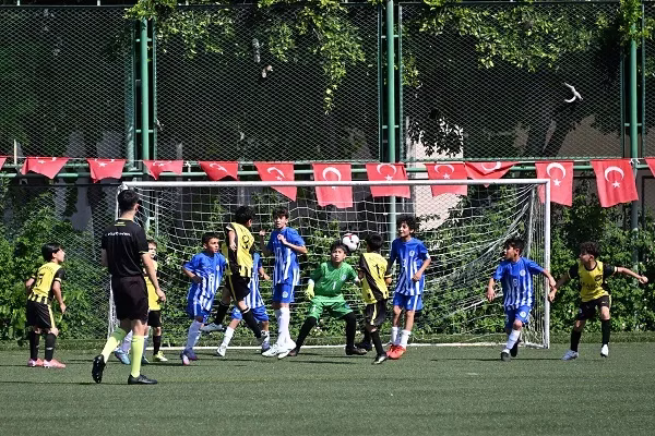 MİNİKLER YETENEKLERİNİ FUTBOL ŞENLİĞİ’NDE ORTAYA KOYUYOR