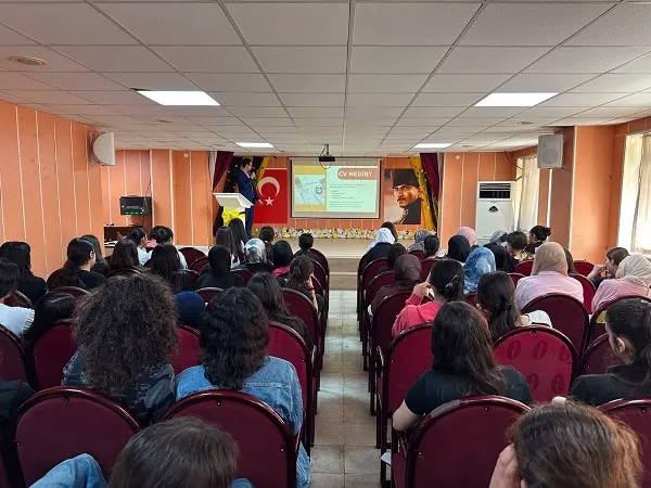GENÇLER, İŞ DÜNYASINA BÜYÜKŞEHİR KARİYER MERKEZİ İLE DAHA DONANIMLI HAZIRLANIYOR