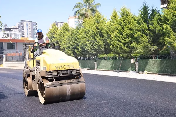TOROSLAR’DA ASFALT VE YOL DÜZENLEME ÇALIŞMALARI SÜRÜYOR