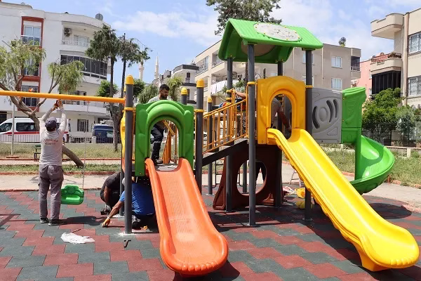 TOROSLAR’DA PARKLAR YENİLENİYOR, MAHALLELER DEĞER KAZANIYOR