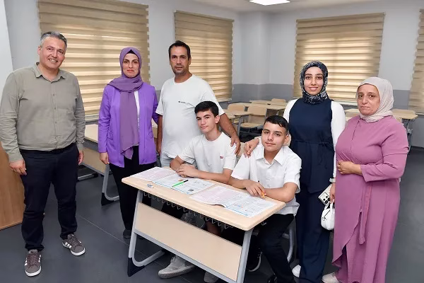 MERSİN BÜYÜKŞEHİR BELEDİYESİ EĞİTİME VERDİĞİ DESTEĞİN MEYVELERİNİ TOPLUYOR