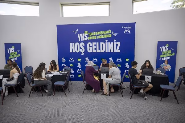 MERSİN BÜYÜKŞEHİR ÖĞRENCİLERİ TERCİH HEYECANINDA DA YALNIZ BIRAKMIYOR