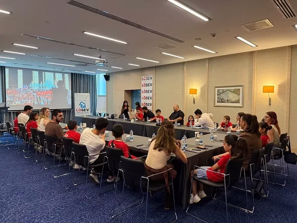 LÖSEV’li Çocuklar Mersin’de Gazete Tasarlama Atölyesi’nde Basın Mensuplarıyla Buluştu