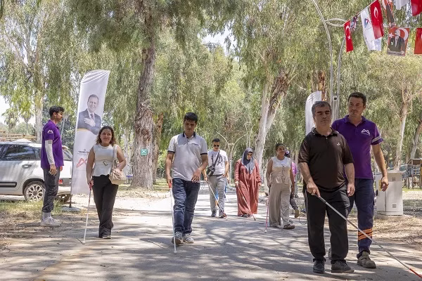 BEYAZ BASTONLULAR TARSUS GENÇLİK KAMPI’NIN TADINI ÇIKARDI