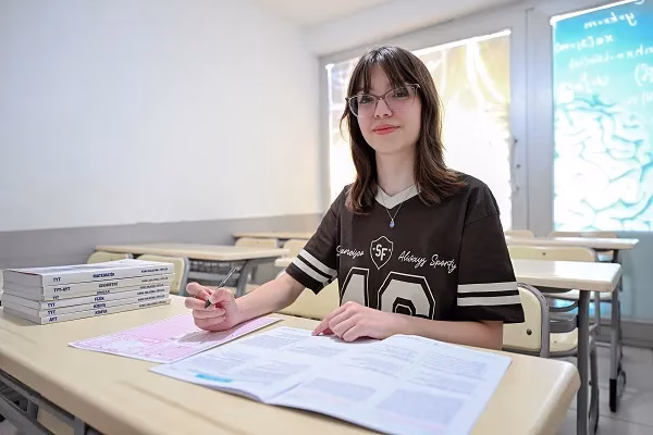 MERSİN BÜYÜKŞEHİR’İN KURS MERKEZİ İLE ÖNCE LİSEYİ ARDINDAN ÜNİVERSİTEYİ KAZANDI