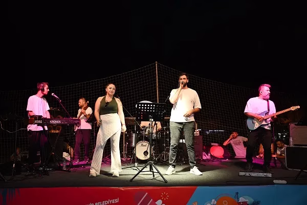 MERSİN BÜYÜKŞEHİR’İN ‘YAZ DOSTUM’ KONSERLERİ TÖMÜK GECESİNE RENK KATTI