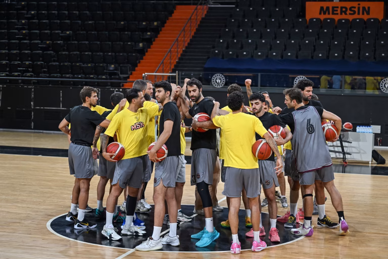 MSK YENİ SEZONA SALONDA VE KUMSALDA HAZIRLANIYOR
