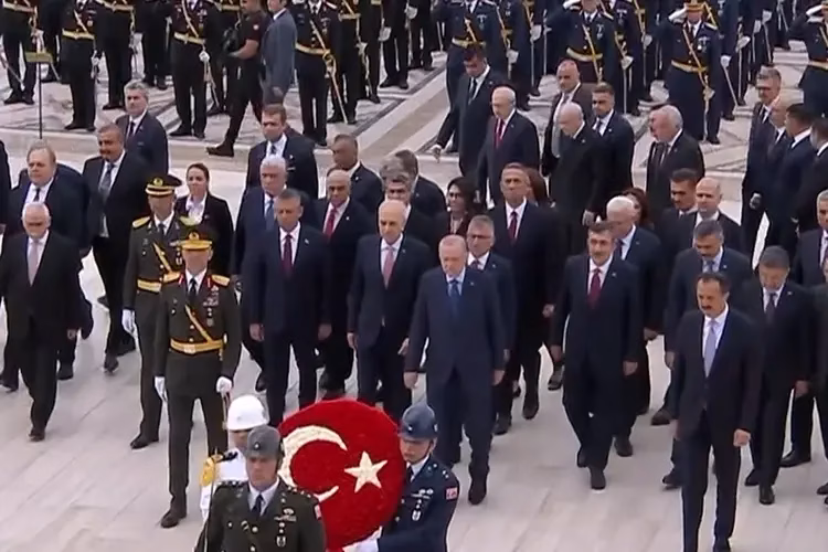 Büyük Zafer’in 104. yıl dönümünde devlet erkanı Anıtkabir’de