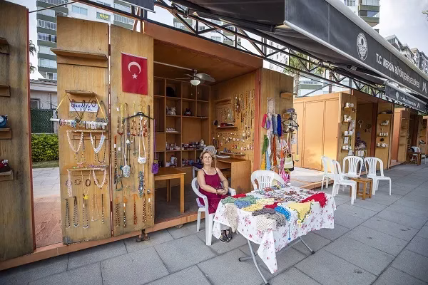 MERSİN BÜYÜKŞEHİR İLE KADINLAR ÜRETİYOR EMEK DEĞER KAZANIYOR