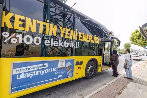 MERSİN’DE ELEKTRİKLİ OTOBÜSLERE VATANDAŞLARDAN TAM NOT