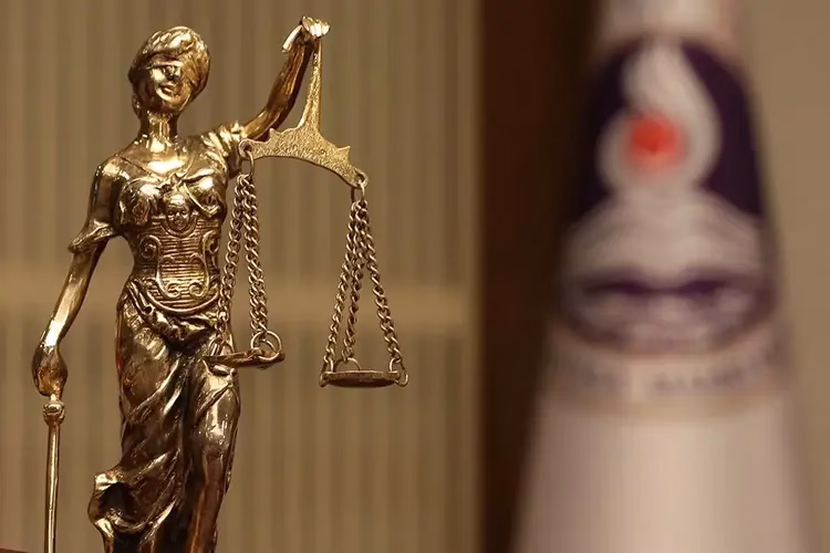 AYM, süresiz yoksulluk nafakasını düzenleyen ibareyi iptal etti