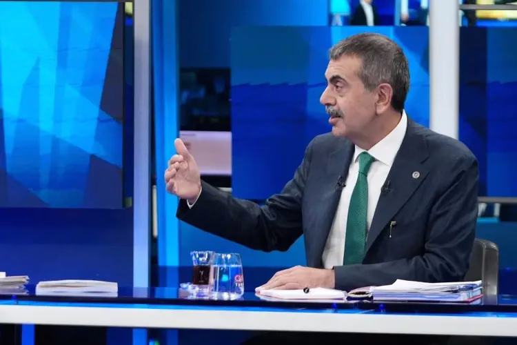 Bakan Tekin’den ‘kılık kıyafet’ vurgusu